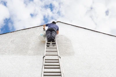 Peinture extérieure à Moyen — façades et ravalement